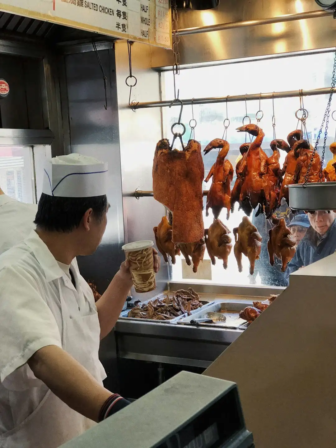 企业形象策划的关键要素：从品牌定位到视觉落地的全流程解析